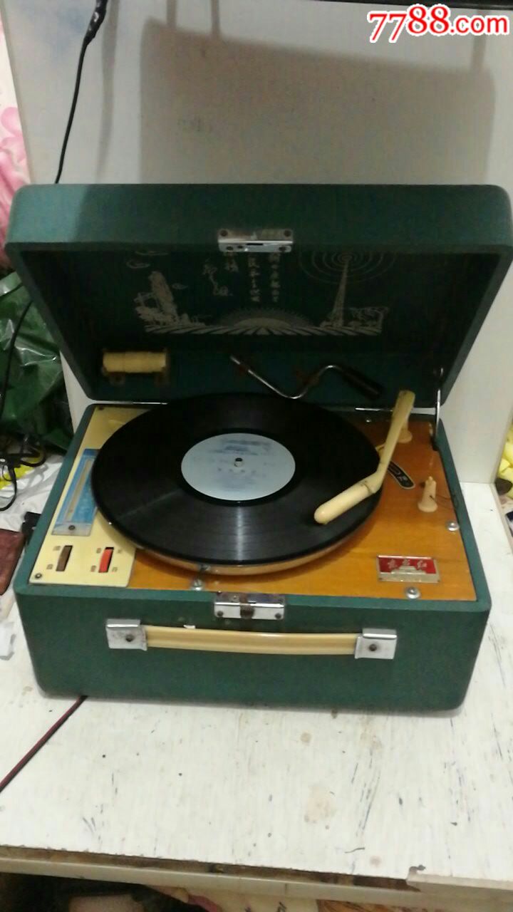 早期东方红牌手摇电唱机带天安门带双语录