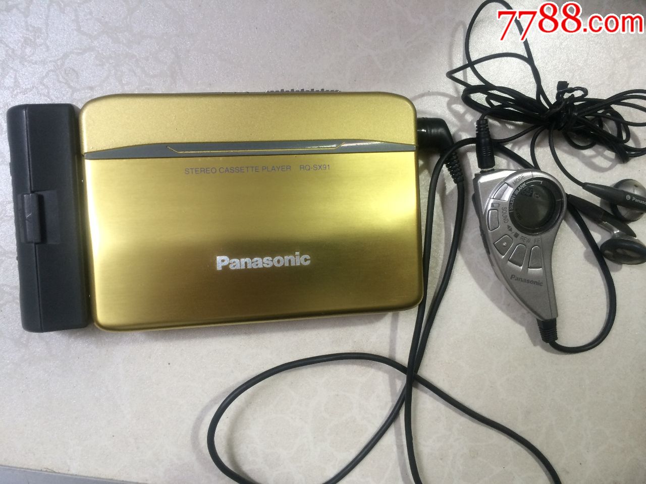 一台经典收藏松下黄金版卡带机rq-sx91磁带随身听.机子外壳金属壳.