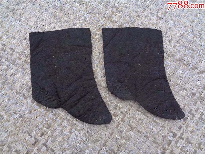 清代三寸金莲穿的棉袜一双