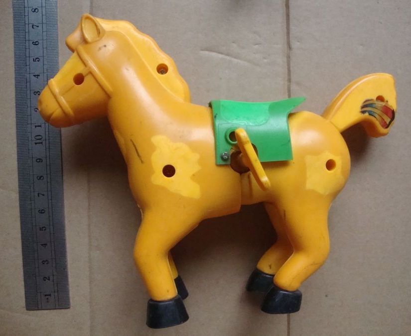 会跑的塑料玩具马