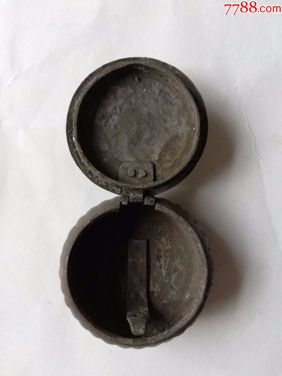 清末铜刻花鸦片膏盒