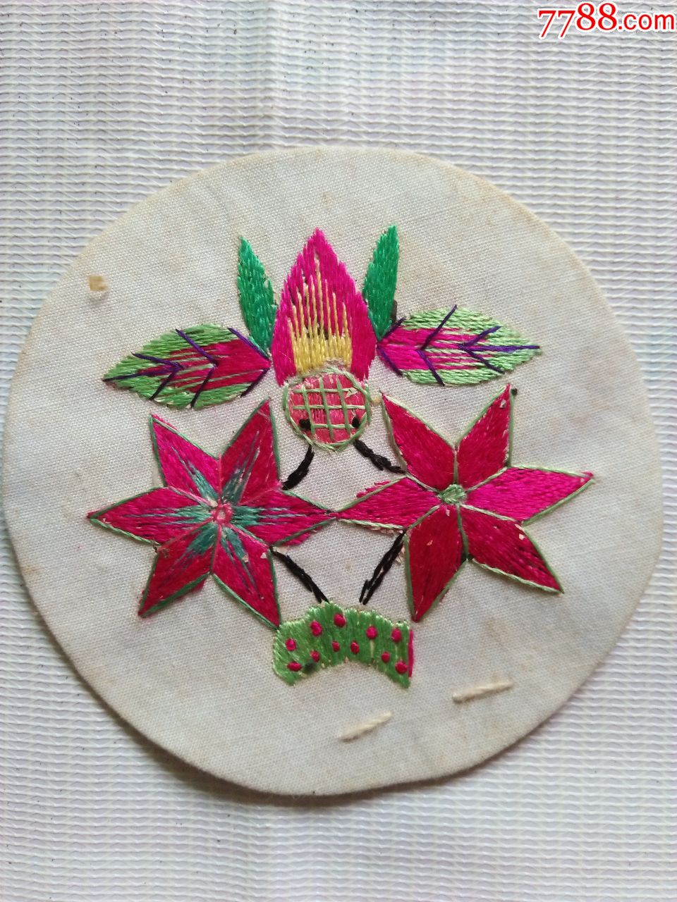 绣工精美的蜜蜂花卉图案老绣片纯手工绣制