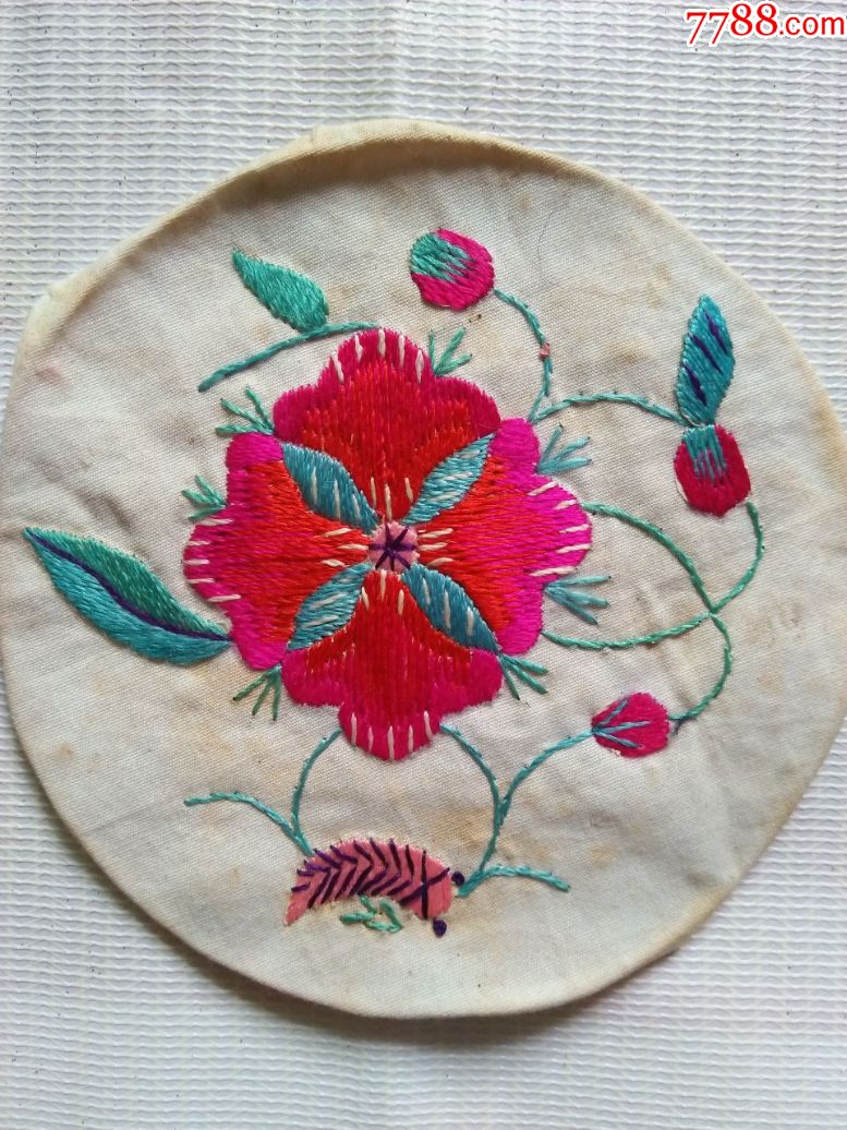 绣工精美的花卉图案老绣片(纯手工绣制)