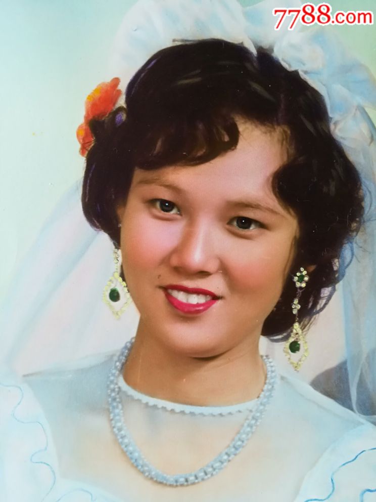 七八十年代照相馆彩色结婚陈列照一张