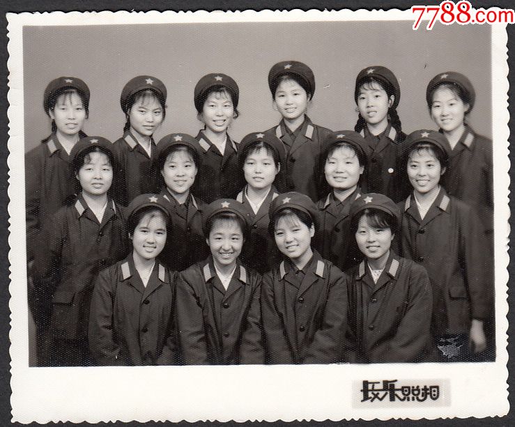 80年代女兵合影相册图片