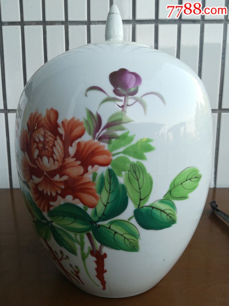 66年雷打石瓷厂花卉大罐