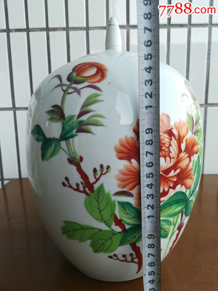 66年雷打石瓷厂花卉大罐
