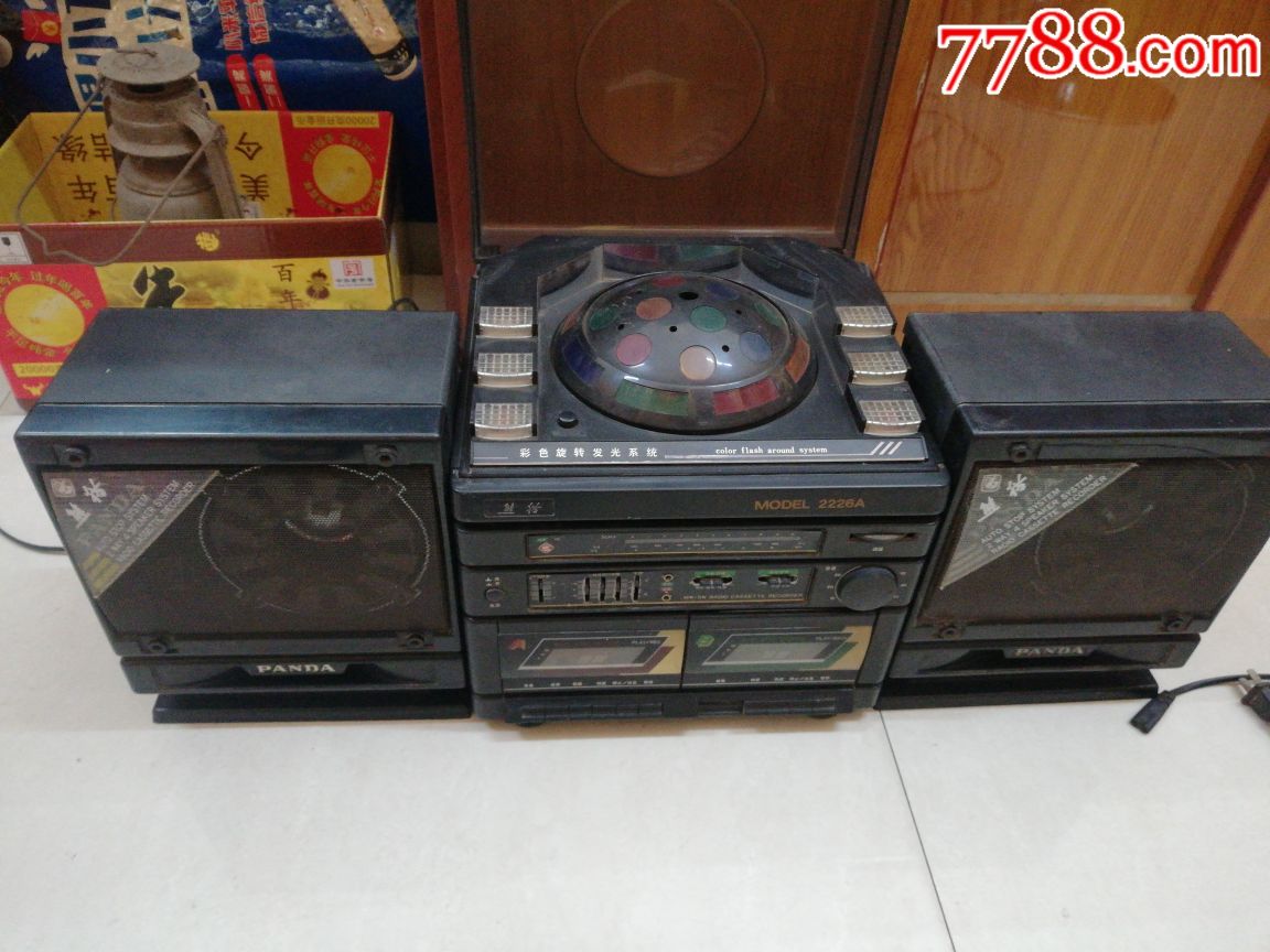 熊猫2226a收录机,品相完好,机器和音响灯全亮,正常收听