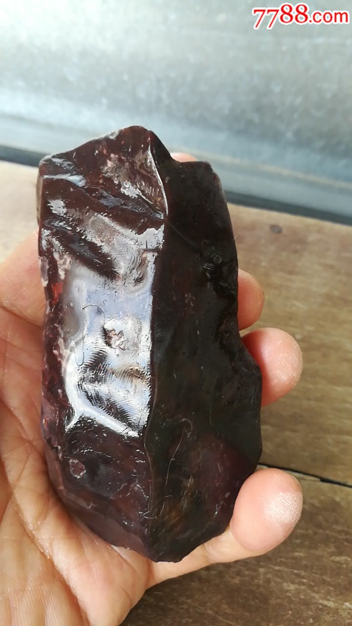 寿山带金砂月尾紫原石(灯光下闪闪发光)