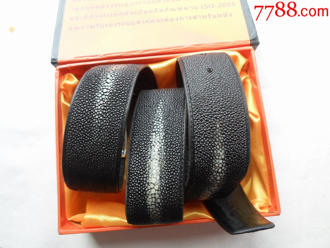 珍珠鱼皮男腰带一条·皮质很硬用刀子割不坏·内侧有钱包·可以正常