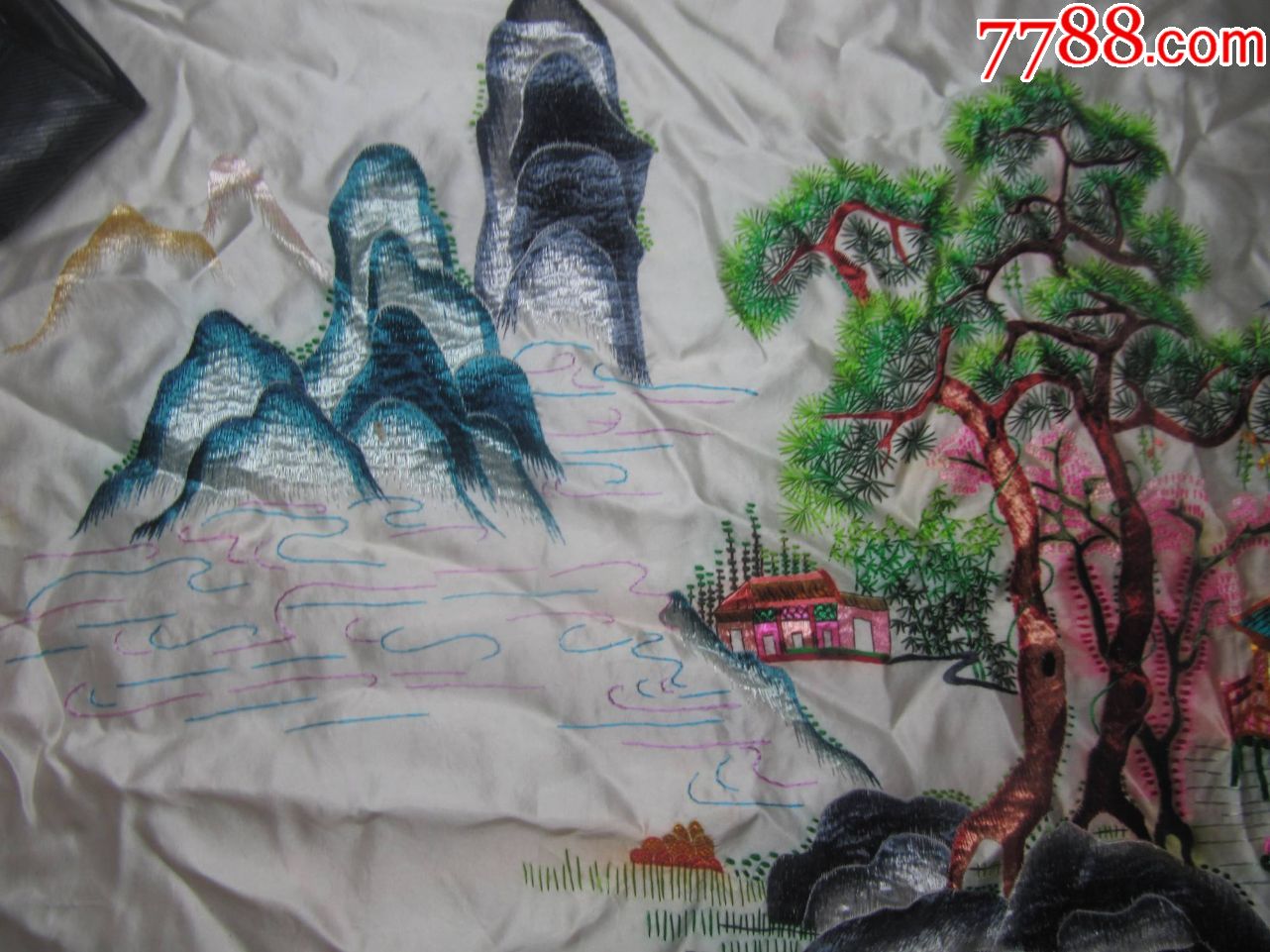 七十年代岭南名家手工丝绸精美山水刺绣,云山松涛(75*108厘米)