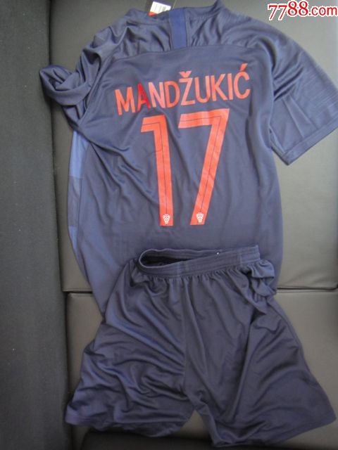 克罗尼亚队的17号球员马里奥·曼祖基奇球衣