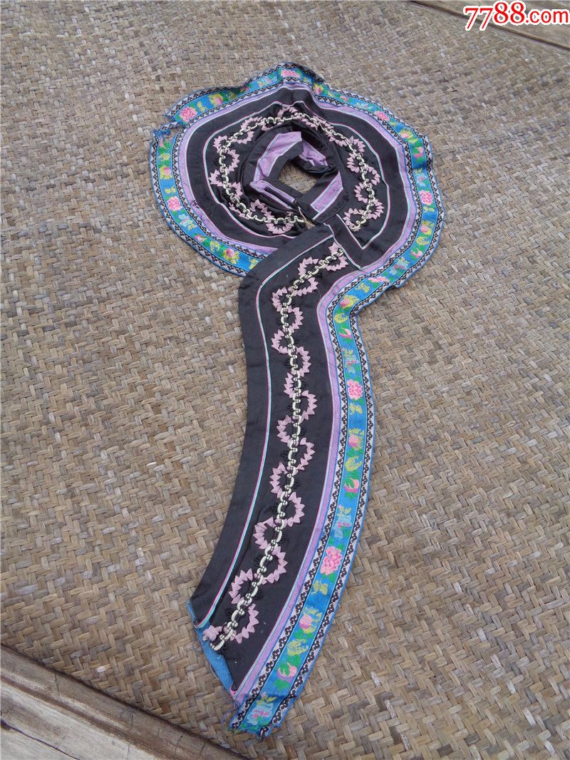 清代大襟长衣领