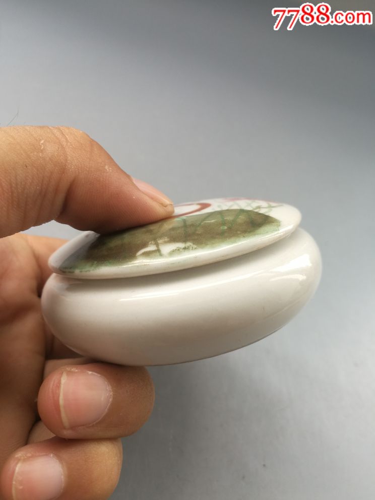 民国粉彩荷花纹印泥盒