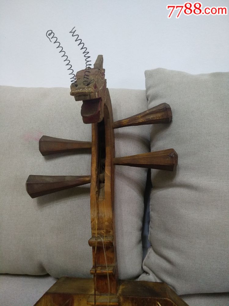 云南楚雄彝族月琴弦子八角琴火把节纪念老乐器有残破