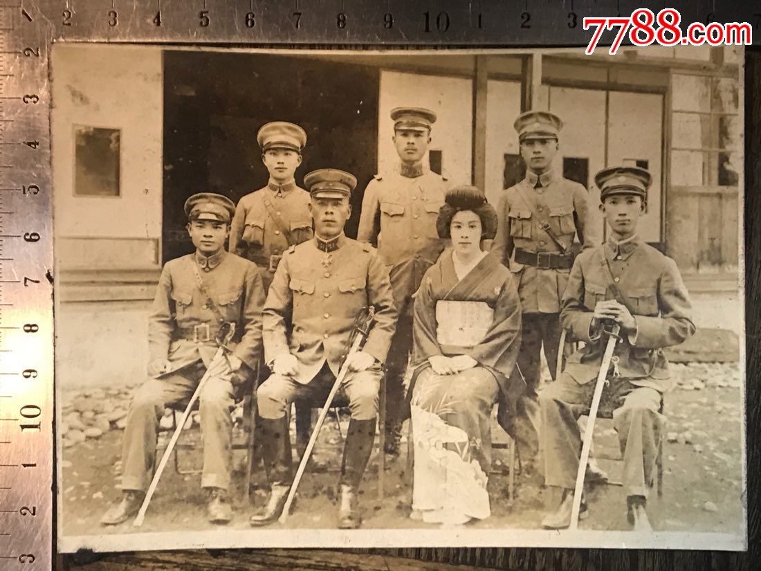 日寇和伪军戎装合影,老照片_第1张