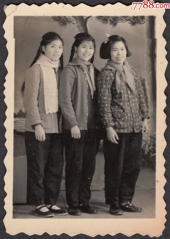 姐妹合影-价格:6元-au17965292-老照片 -加价-7788收藏__收藏热线
