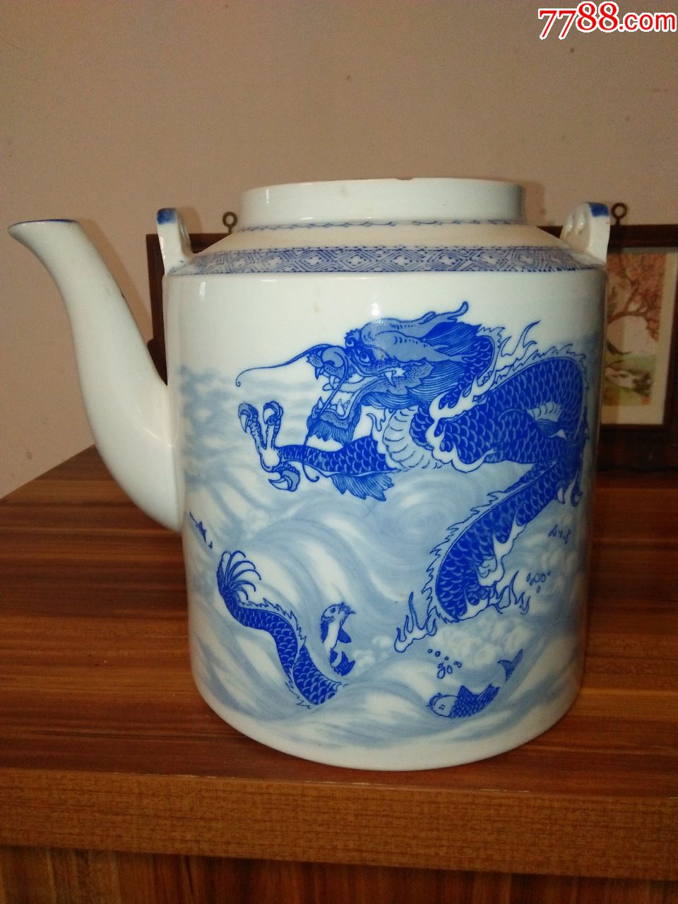 图案非常生动漂亮的一把【龙纹大壶】