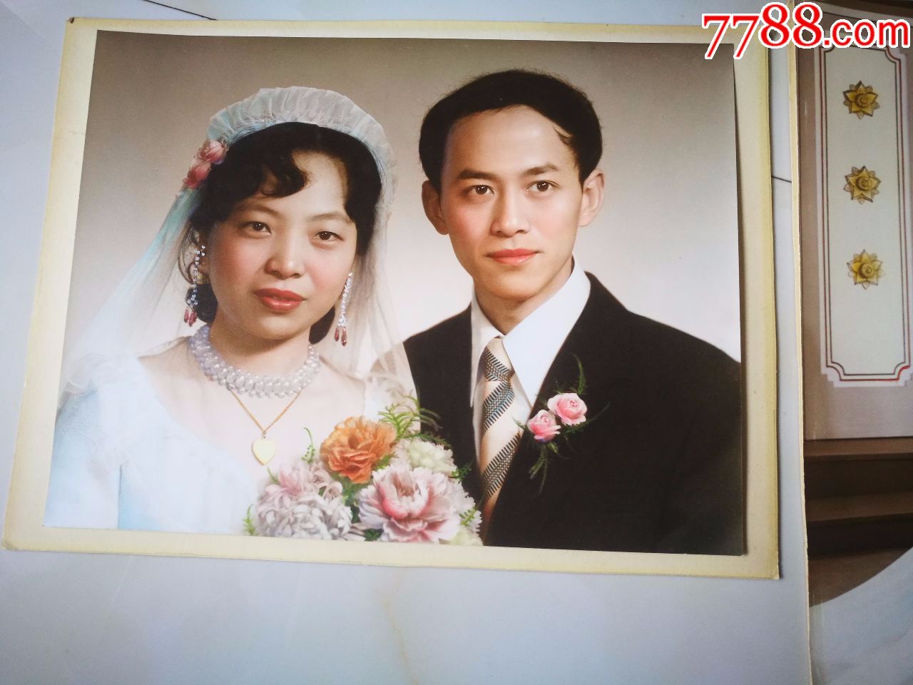 2張大型彩色結婚照