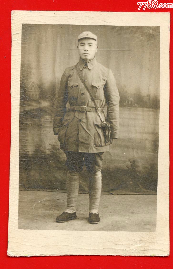 挎枪的八路军战士!泛银