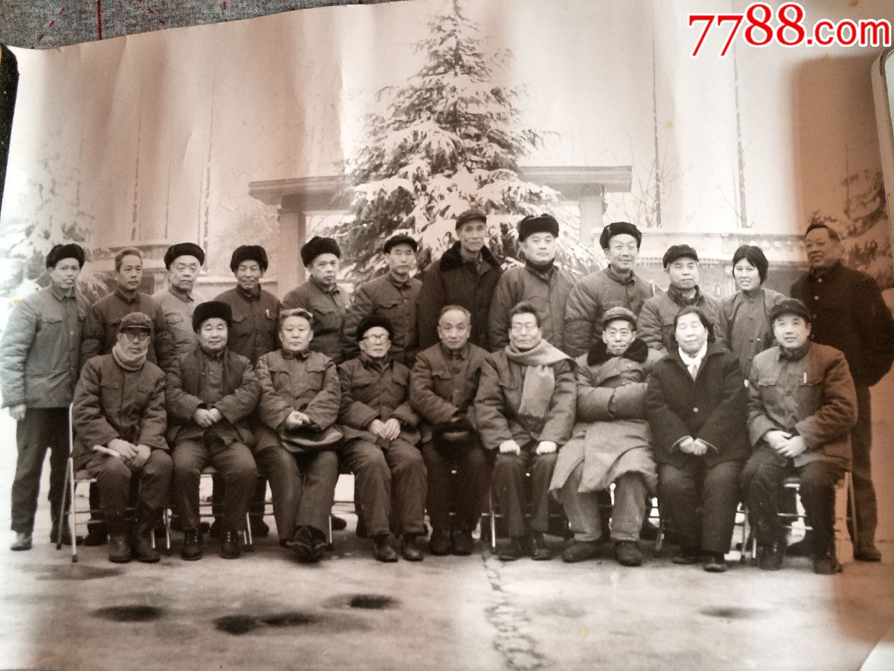 大型黑白照片老干部离休合影稀少