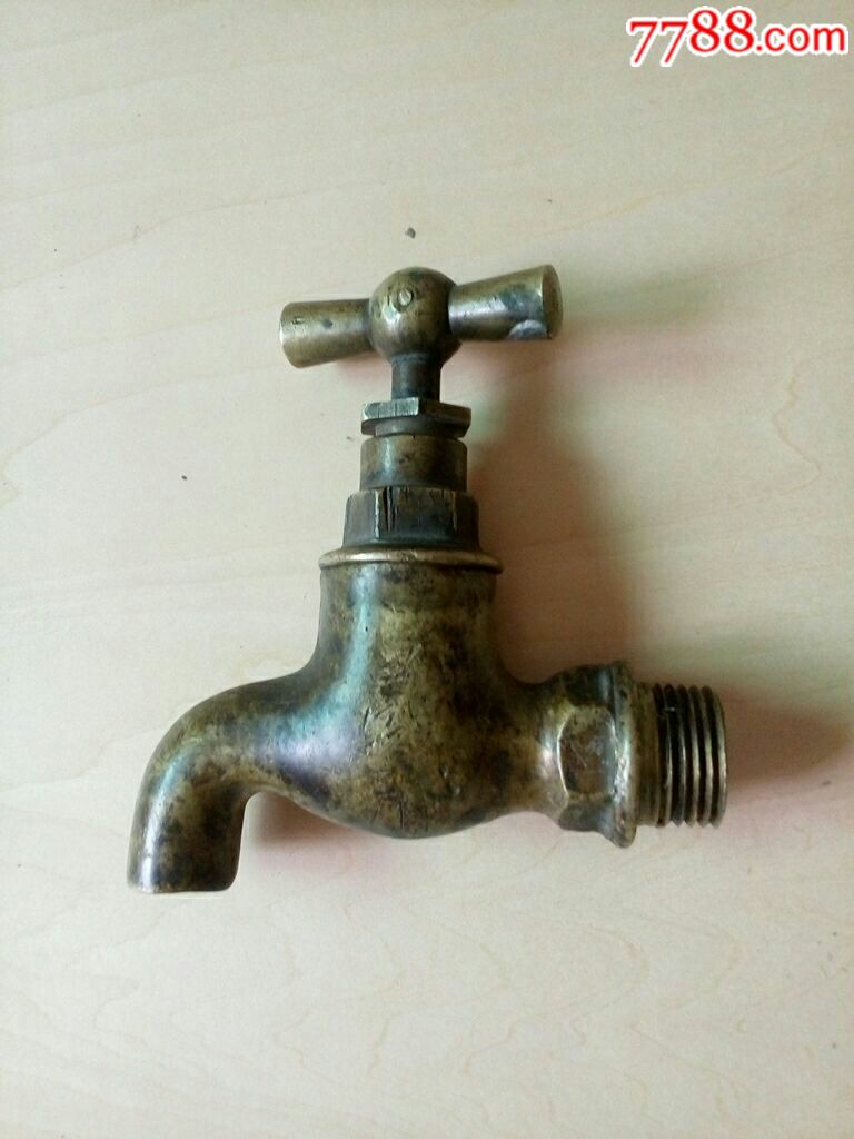 老式铜水龙头