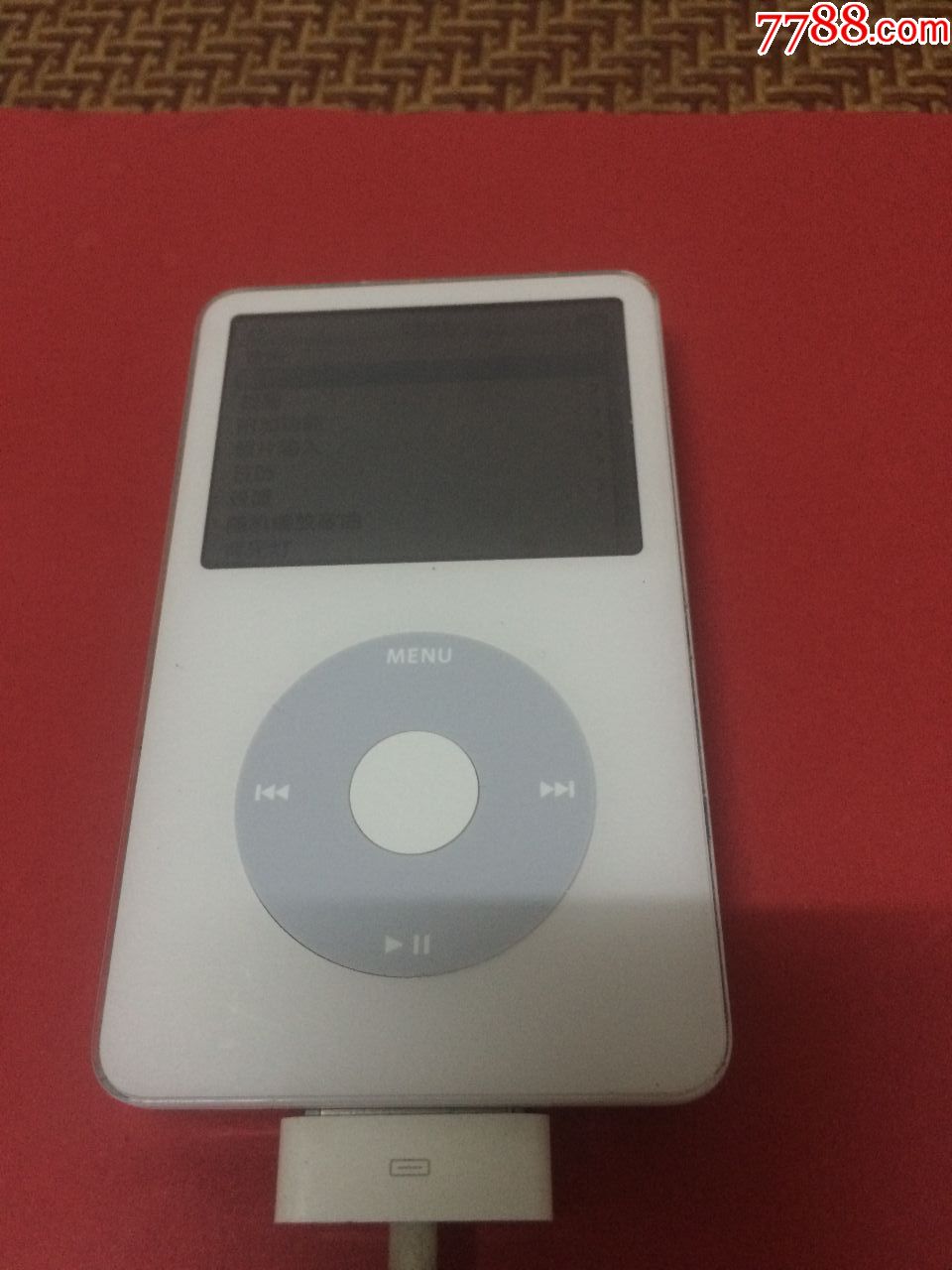 一台经典苹果ipod,60g(mp3).