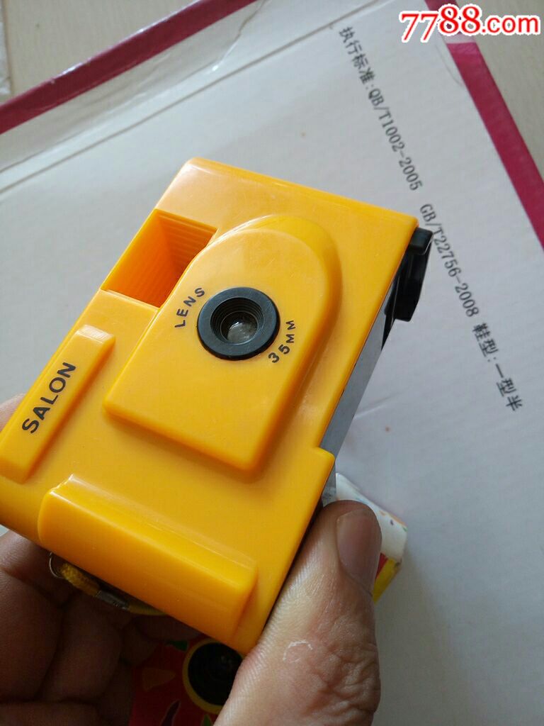乐凯一次性相机和salon合拍,salon我感觉跟玩具似的!当摆件,收藏品拍!