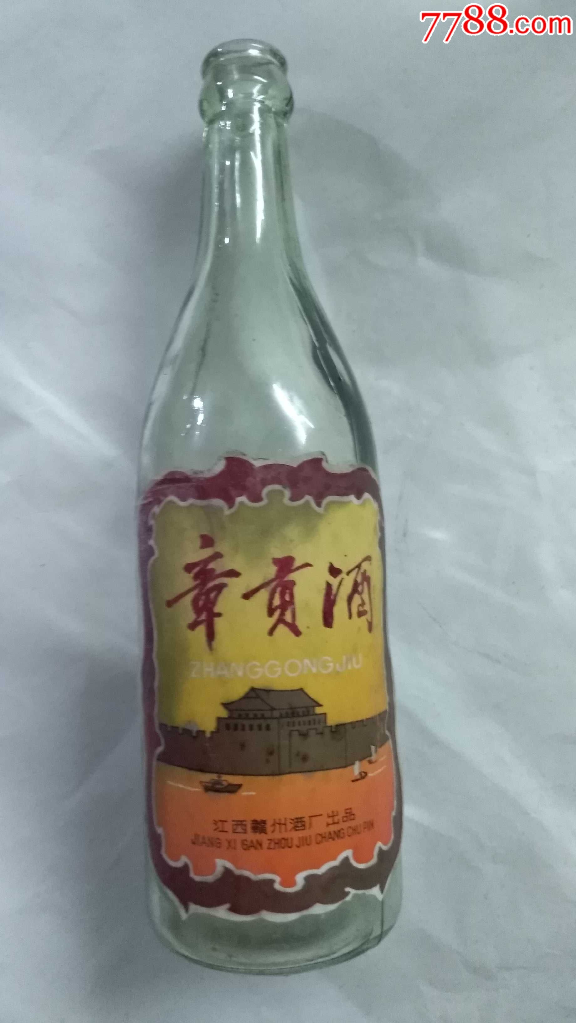 早期江西贛州章貢酒廠出品的酒瓶一個