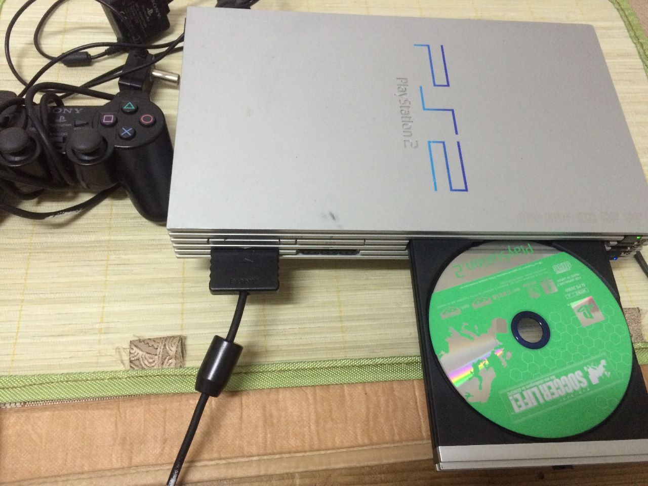 一臺銀色sony索尼-ps2scph-50009電視遊戲機(3天拍哦)