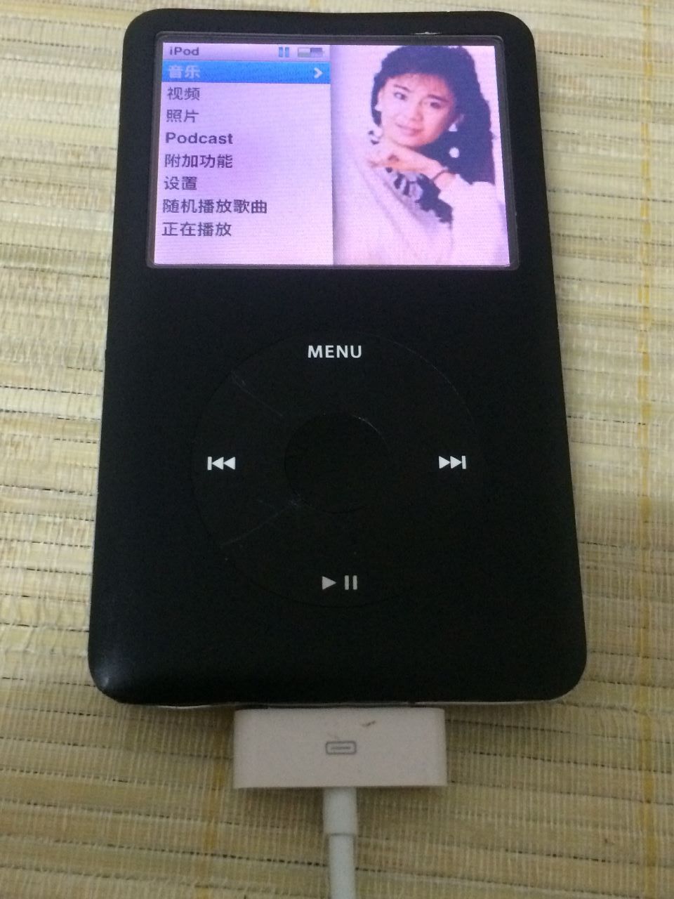 一台经典苹果ipodclassicipc80g(mp3)