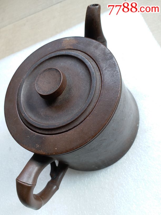 周建伟紫砂壶壶盖有磕碰底有冲线不漏水