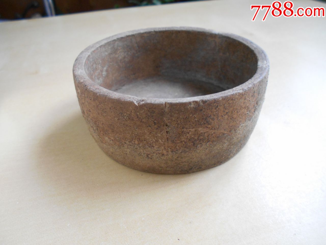 有些年代了【蟋蟀盆,底款"陆墓日益"】无盖,器身有冲线,后用胶沾粘