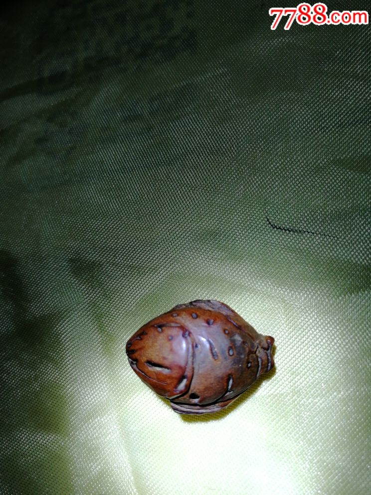 晚清.核桃雕鱼