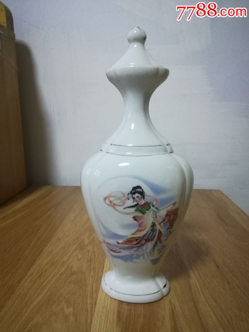 半斤装千山白酒瓶