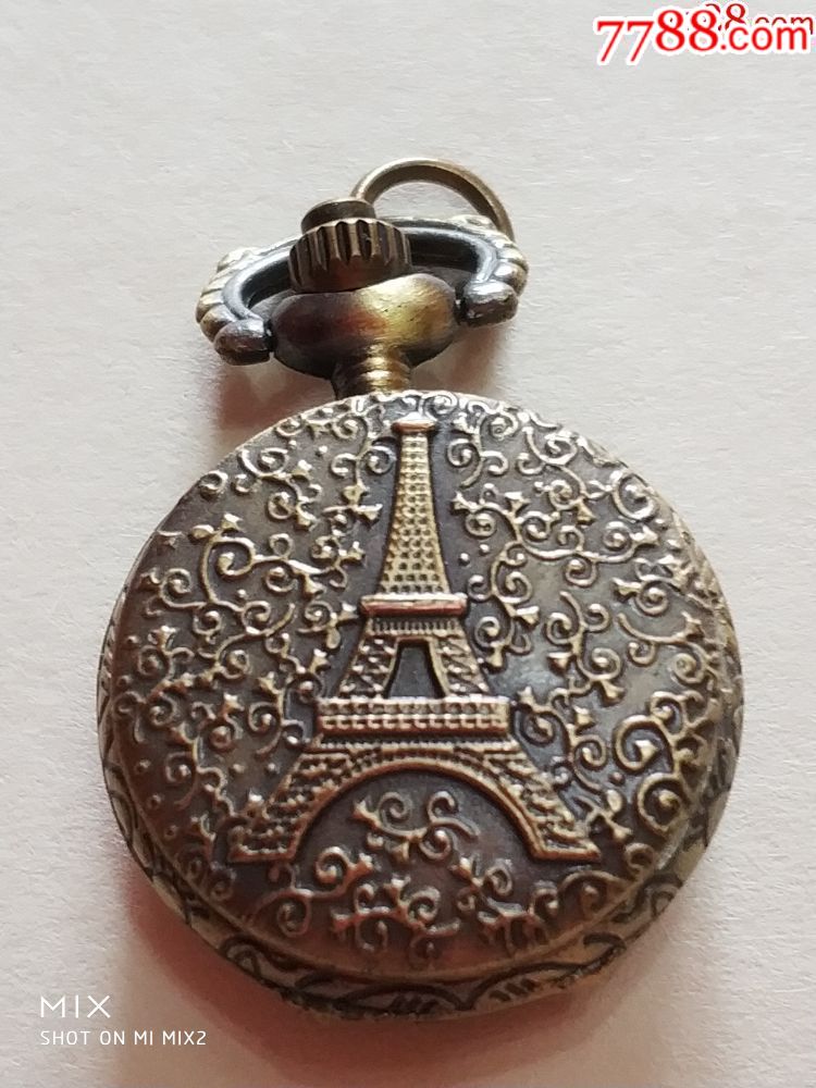 艾弗尔铁塔-小怀表--直径2.6厘米--表盘有字母--quartz