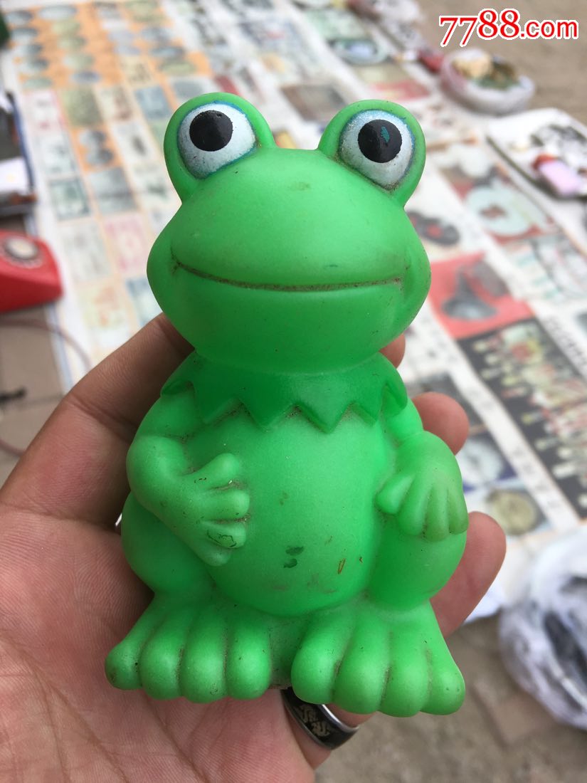 老胶皮绿色青蛙