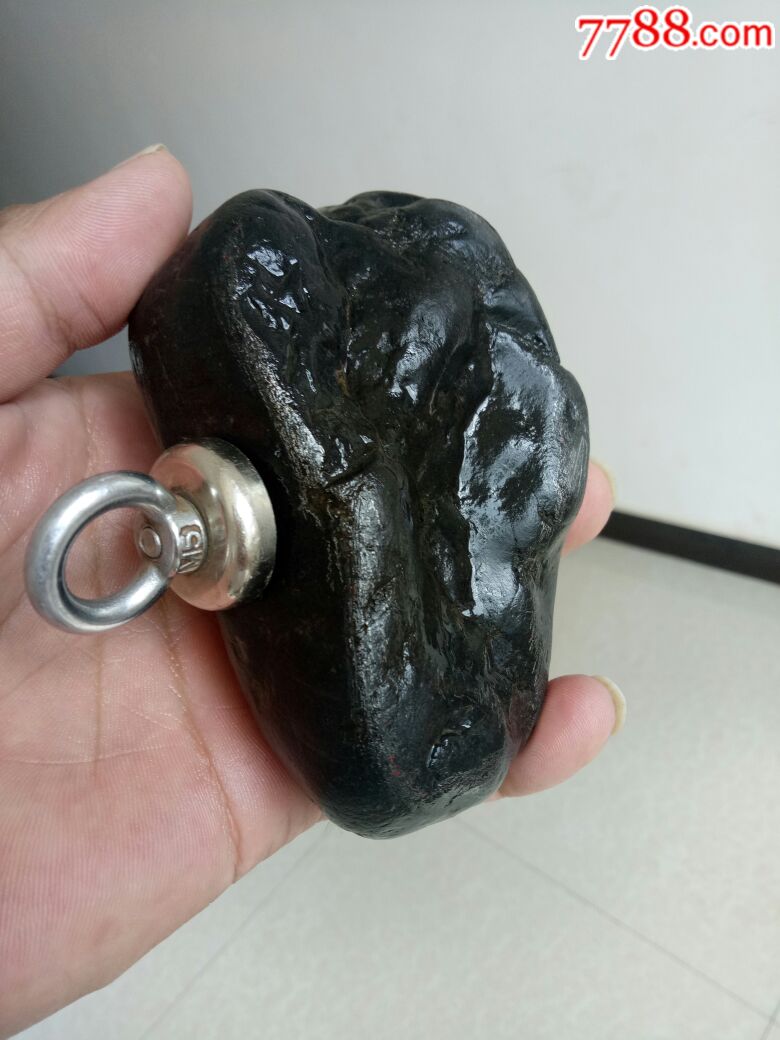 黑亮石铁陨石(弱磁)