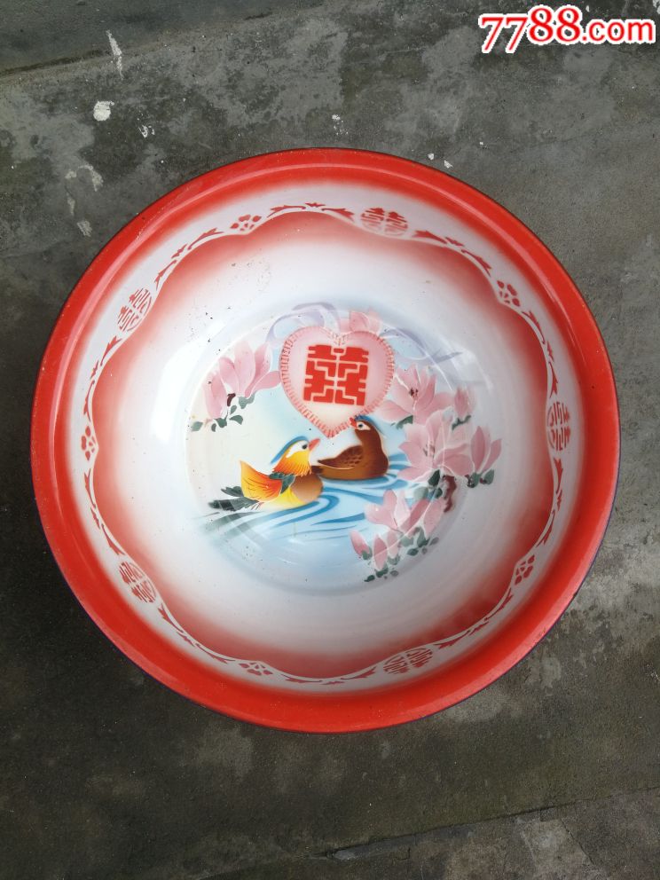戏水鸳鸯搪瓷盆