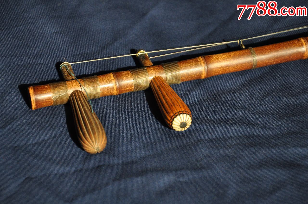 老京胡一把,杆长51公分.蒙皮完整.