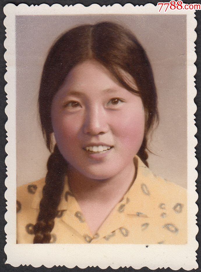 文革手工上色大辫子美女照片