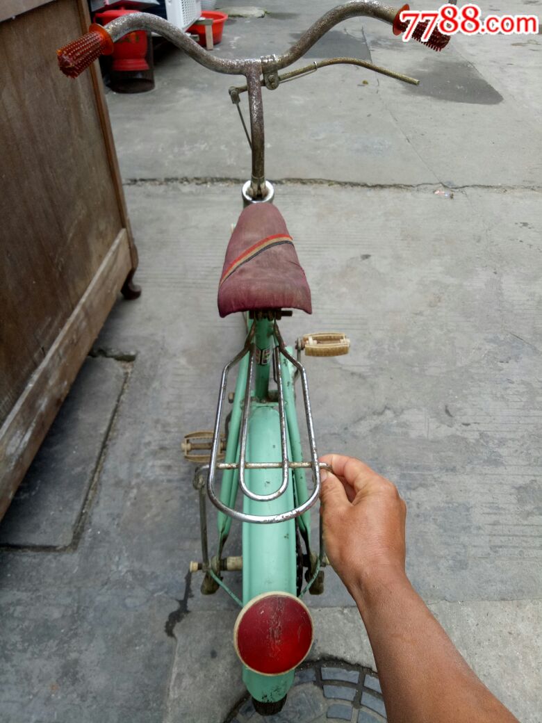 中国上海红花牌最老式儿童自行车,品相如图,邮