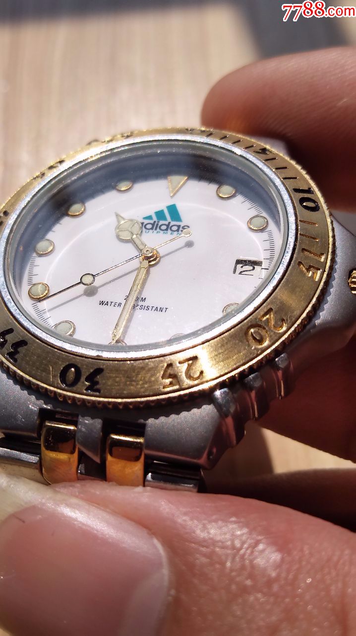 德国运动巨头阿迪达斯石英男表