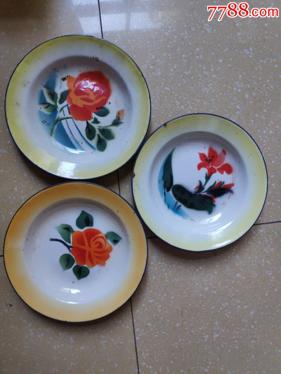 七十年代的碟子三个