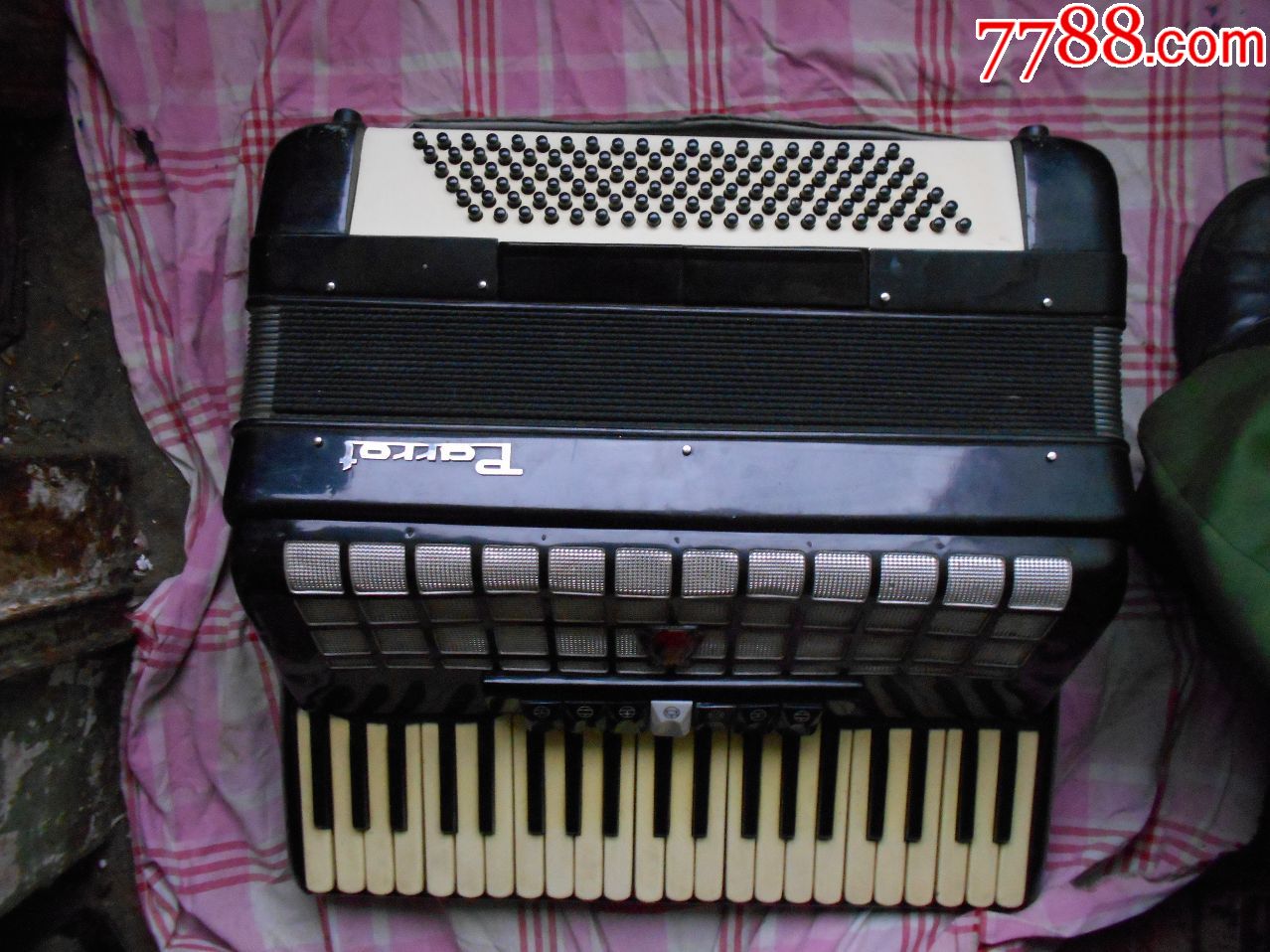 早期【天津】产【鹦鹉牌】120贝司手风琴【缺背带】