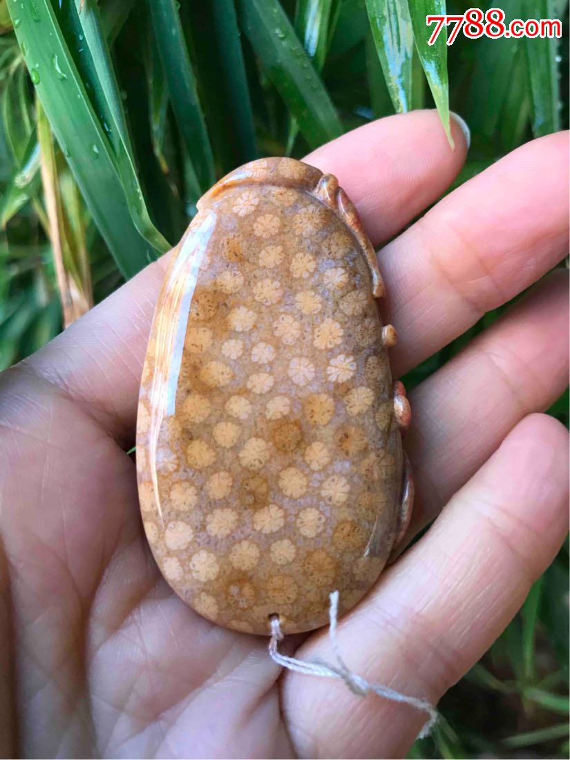 极品珊瑚玉吊坠一对(姐妹花)