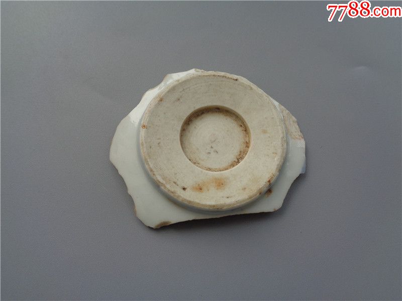 清代康熙玉璧底山水人物图青花瓷片