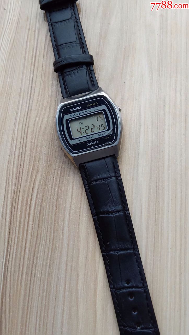 日本卡西欧复古方形电子表