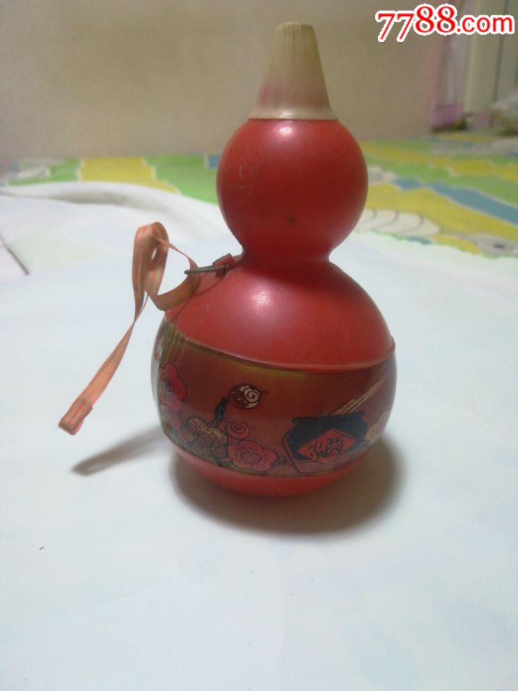 收藏七八十年代宝葫芦造型红色塑料水壶