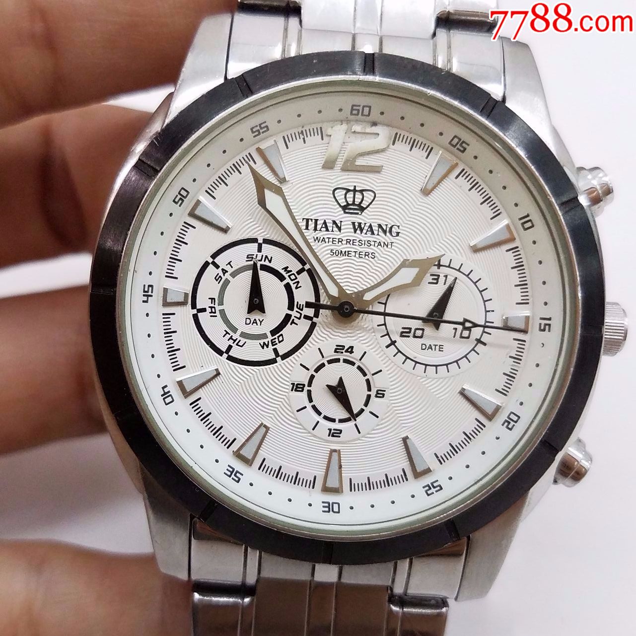 【大号】天王电子男表【夜光漂亮】【经典3眼表盘】【走时正常】